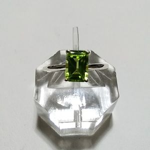 3/$50💎 Peridot Ring
